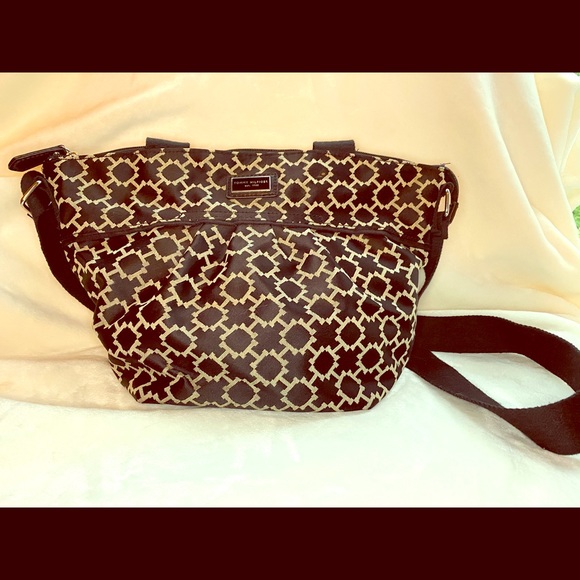 Tommy Hilfiger Handbags - Tommy Hilfiger cross-body purse w/ handles